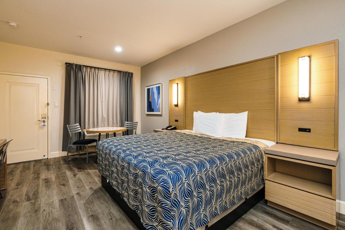 Palace Inn Blue-IAH East - image 2