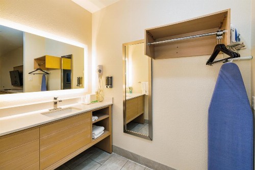 Palace Inn Blue-IAH East - image 6