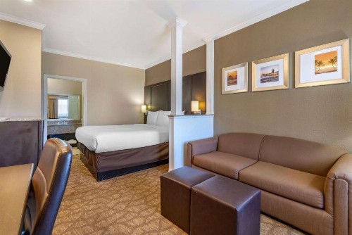 Comfort Inn & Suites Huntington Beach - image 13