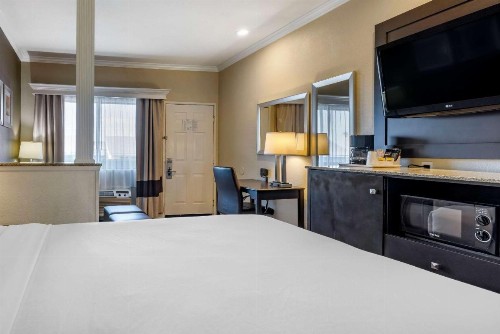 Comfort Inn & Suites Huntington Beach - image 15