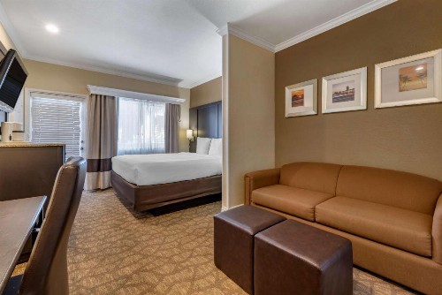 Comfort Inn & Suites Huntington Beach - image 16