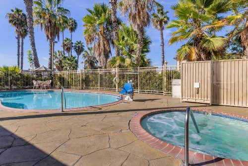 Comfort Inn & Suites Huntington Beach - image 28