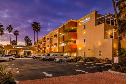 Comfort Inn & Suites Huntington Beach - image 3