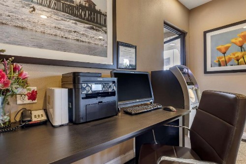 Comfort Inn & Suites Huntington Beach - image 30