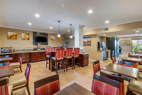 Comfort Inn & Suites Huntington Beach - image 31