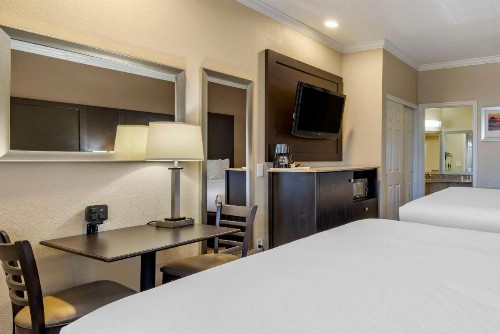 Comfort Inn & Suites Huntington Beach - image 7