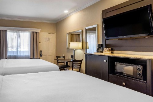 Comfort Inn & Suites Huntington Beach - image 8
