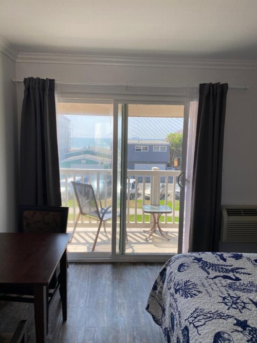 Ocean Surf Inn & Suites - image 5