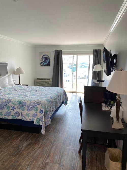 Ocean Surf Inn & Suites - image 7