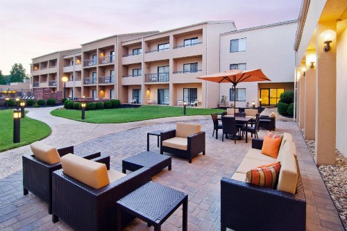 Courtyard by Marriott Huntsville University Drive - image 1