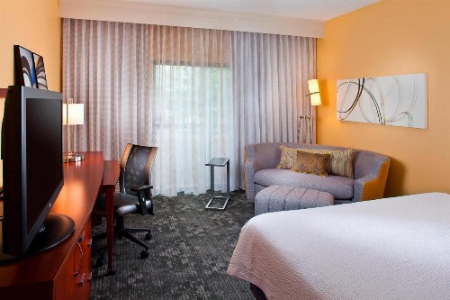 Courtyard by Marriott Huntsville University Drive - image 14