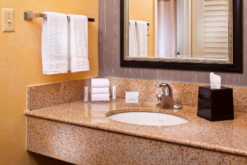 Courtyard by Marriott Huntsville University Drive - image 17