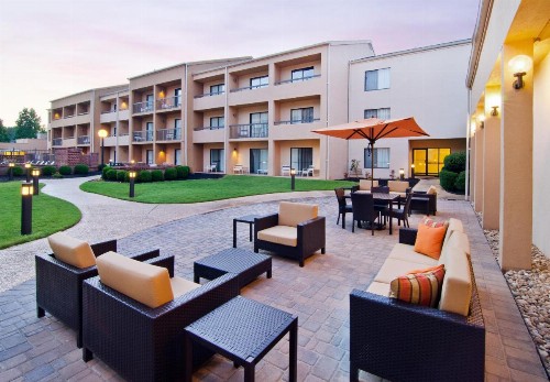 Courtyard by Marriott Huntsville University Drive - image 2
