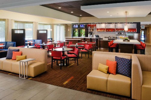 Courtyard by Marriott Huntsville University Drive - image 9