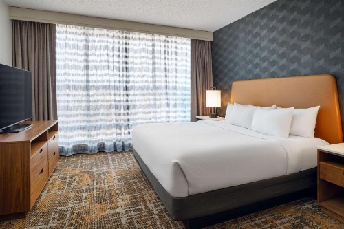 Embassy Suites Huntsville - image 8