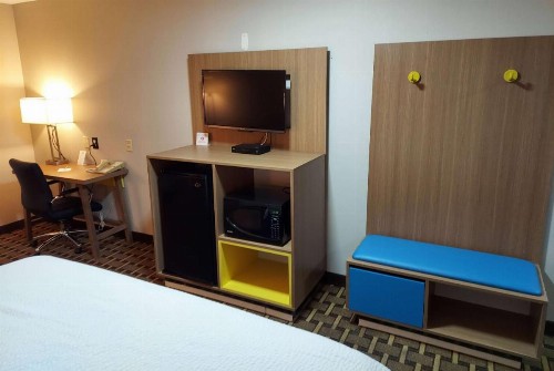 Days Inn & Suites by Wyndham Huntsville - image 10