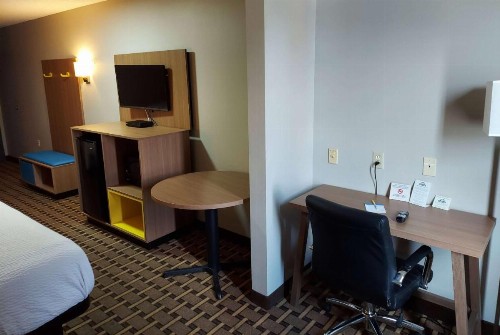 Days Inn & Suites by Wyndham Huntsville - image 12