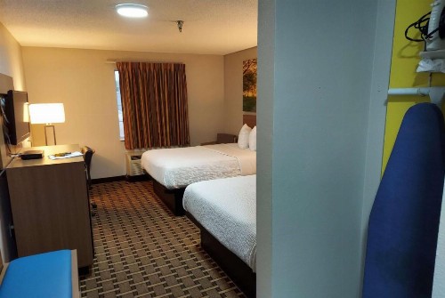 Days Inn & Suites by Wyndham Huntsville - image 13