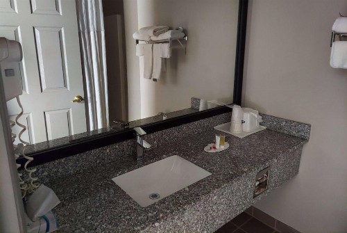 Days Inn & Suites by Wyndham Huntsville - image 15