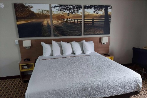 Days Inn & Suites by Wyndham Huntsville - image 17
