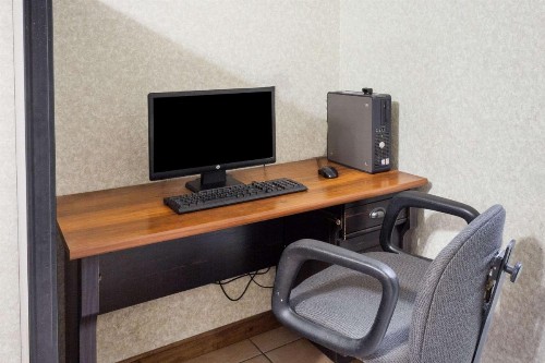 Days Inn & Suites by Wyndham Huntsville - image 19