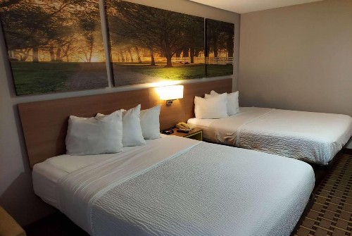 Days Inn & Suites by Wyndham Huntsville - image 7