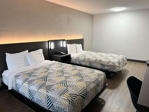 Days Inn & Suites by Wyndham Huntsville Spacecenter