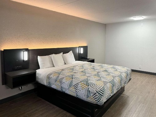 Days Inn & Suites by Wyndham Huntsville Spacecenter - image 10