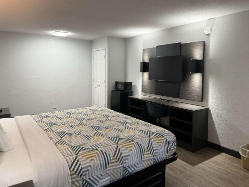 Days Inn & Suites by Wyndham Huntsville Spacecenter - image 11
