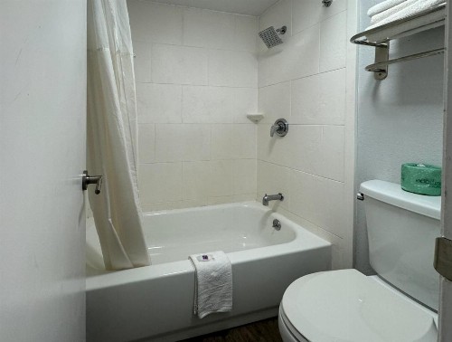 Days Inn & Suites by Wyndham Huntsville Spacecenter - image 17