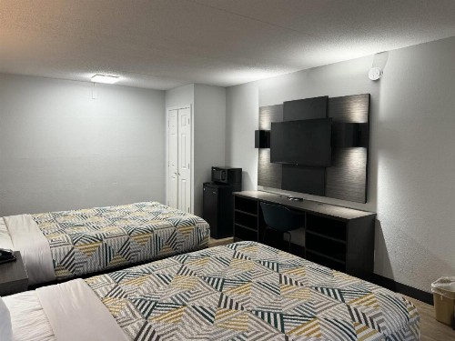 Days Inn & Suites by Wyndham Huntsville Spacecenter - image 22