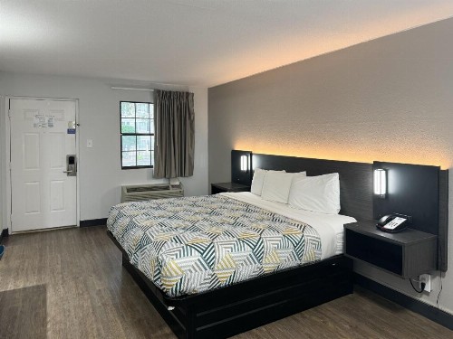 Days Inn & Suites by Wyndham Huntsville Spacecenter - image 24