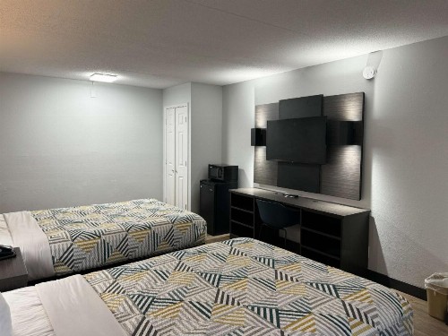 Days Inn & Suites by Wyndham Huntsville Spacecenter - image 5