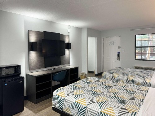 Days Inn & Suites by Wyndham Huntsville Spacecenter - image 6
