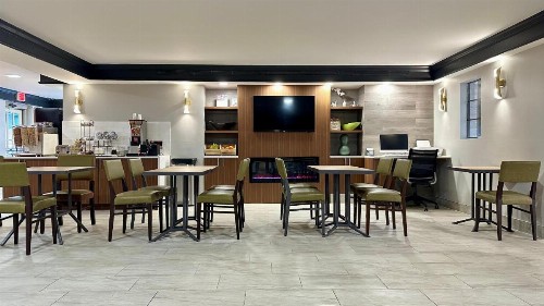 La Quinta Inn by Wyndham Huntsville Research Park - image 11