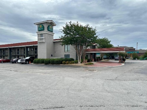 La Quinta Inn by Wyndham Huntsville Research Park - image 20