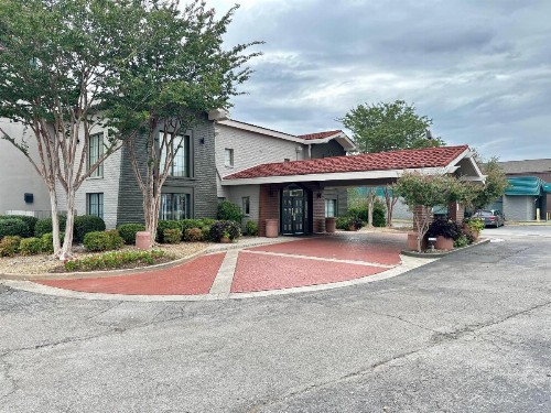 La Quinta Inn by Wyndham Huntsville Research Park - image 24