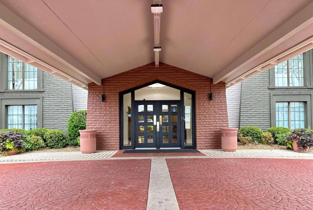 La Quinta Inn by Wyndham Huntsville Research Park - image 3