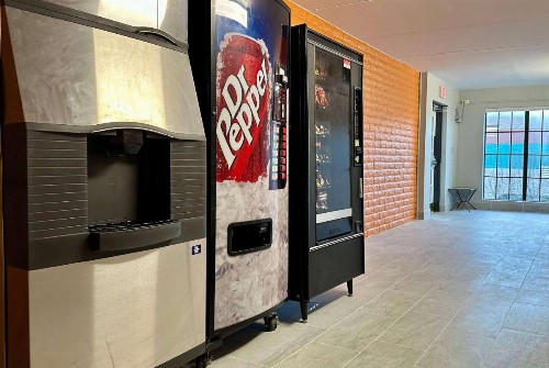 La Quinta Inn by Wyndham Huntsville Research Park - image 7