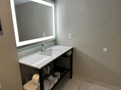 La Quinta Inn by Wyndham Huntsville Research Park - image 9