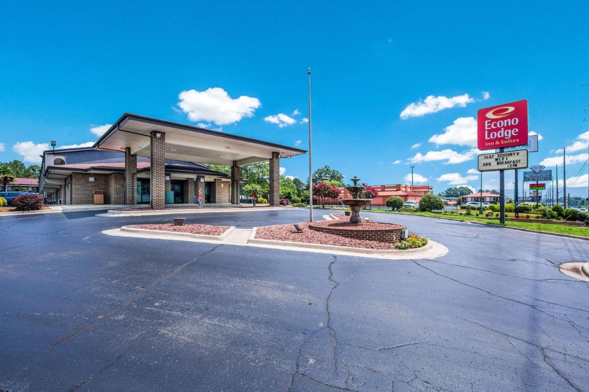 Econo Lodge Inn & Suites - main image