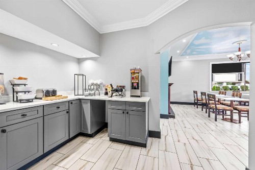 Grand Palace Inn - image 14