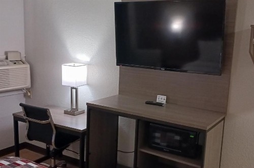 Super 8 by Wyndham Huntsville Alabama - image 11