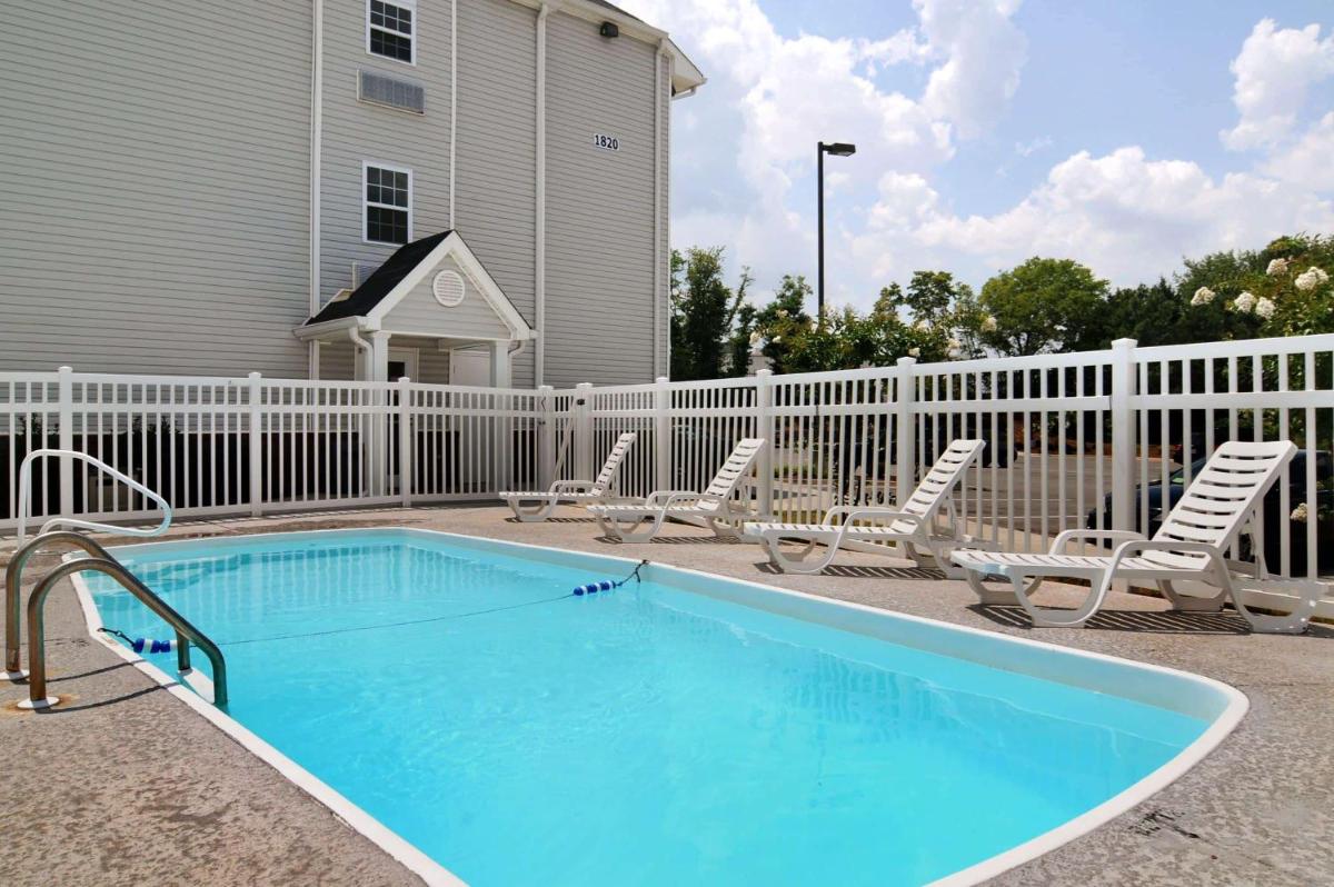 Microtel Inn & Suites Huntsville - image 3