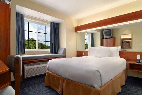 Microtel Inn & Suites Huntsville - image 4
