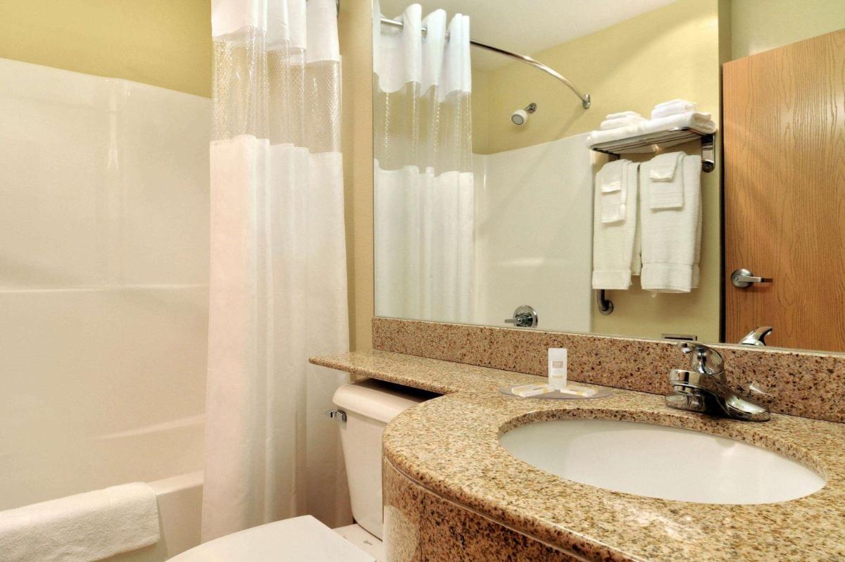 Microtel Inn & Suites Huntsville - image 5