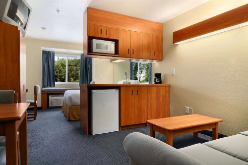 Microtel Inn & Suites Huntsville - image 7