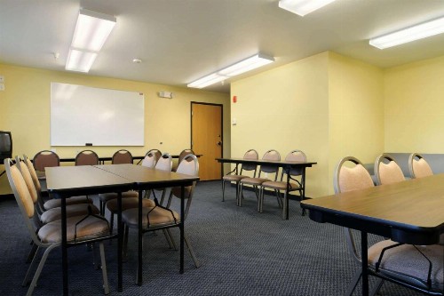 Microtel Inn & Suites Huntsville - image 8