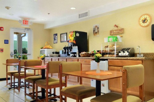 Microtel Inn & Suites Huntsville - image 9