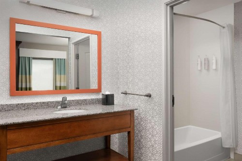 Hampton Inn & Suites Huntsville Research Park Area - image 3
